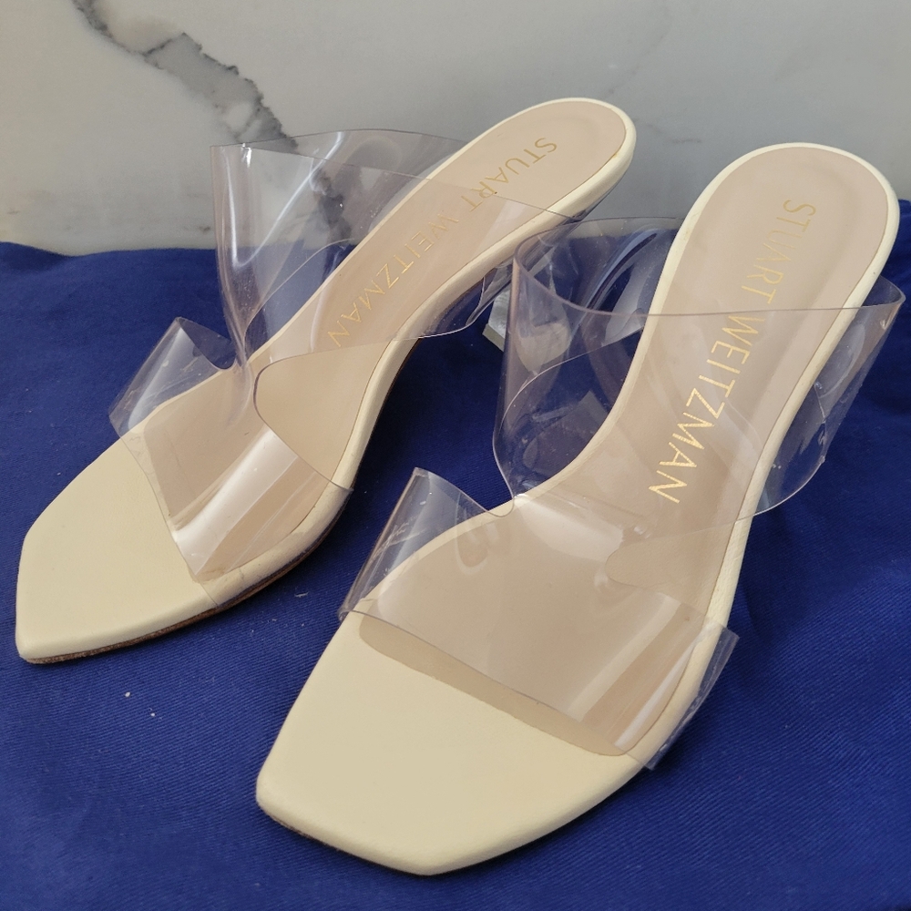 Stuart Weitzman Crystal Sandal. Size 6.
